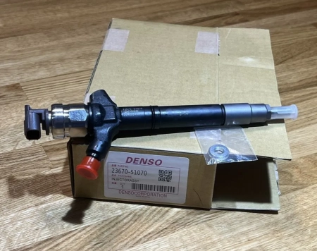 Топливная форсунка Denso 095000-9840 / 23670-59055 / 23670-51070 (Toyota)